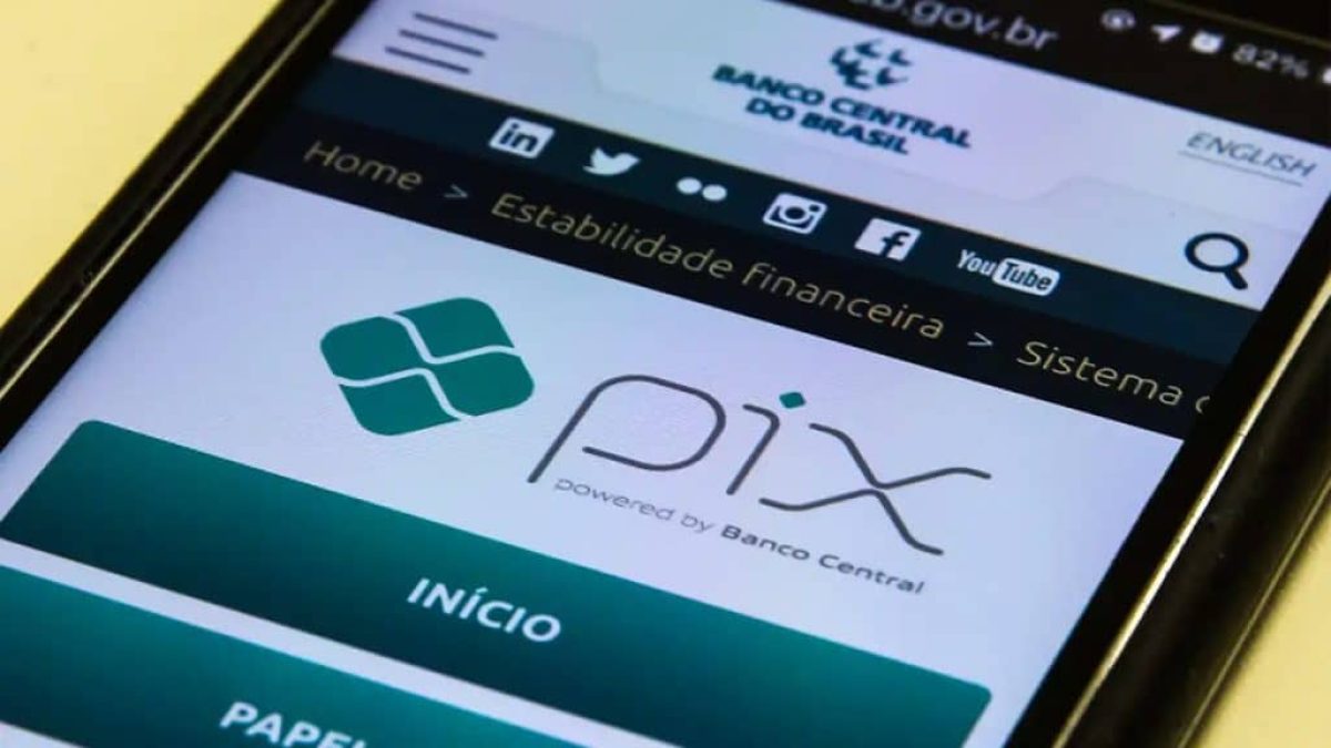 Apple pode firmar acordo com Cade para liberar Pix por aproximação no iPhone