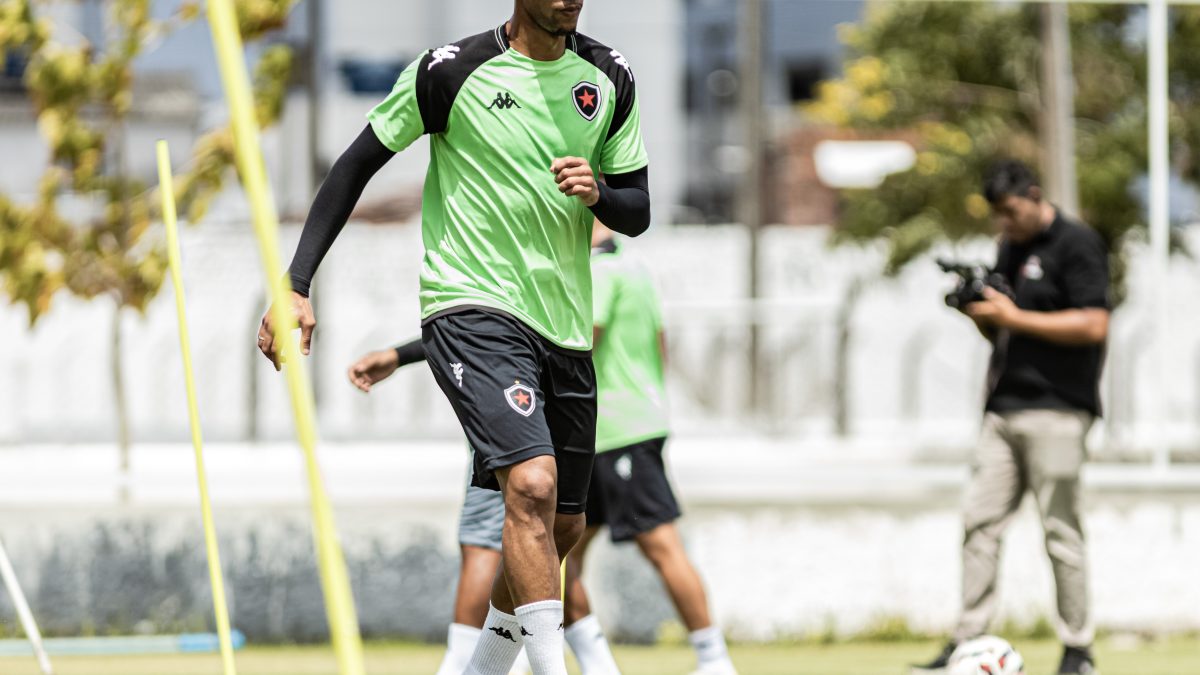 Botafogo-PB volta a treinar e terá retorno de titulares para duelo contra o Brusque pela Série C