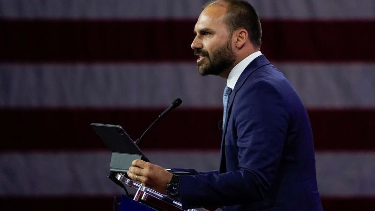 STF inicia julgamento de Eduardo Bolsonaro por coação no processo