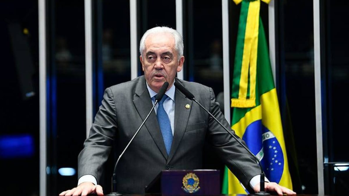 Definição sobre PEC da escala 6×1 no Senado deve ficar para julho, diz presidente da CCJ