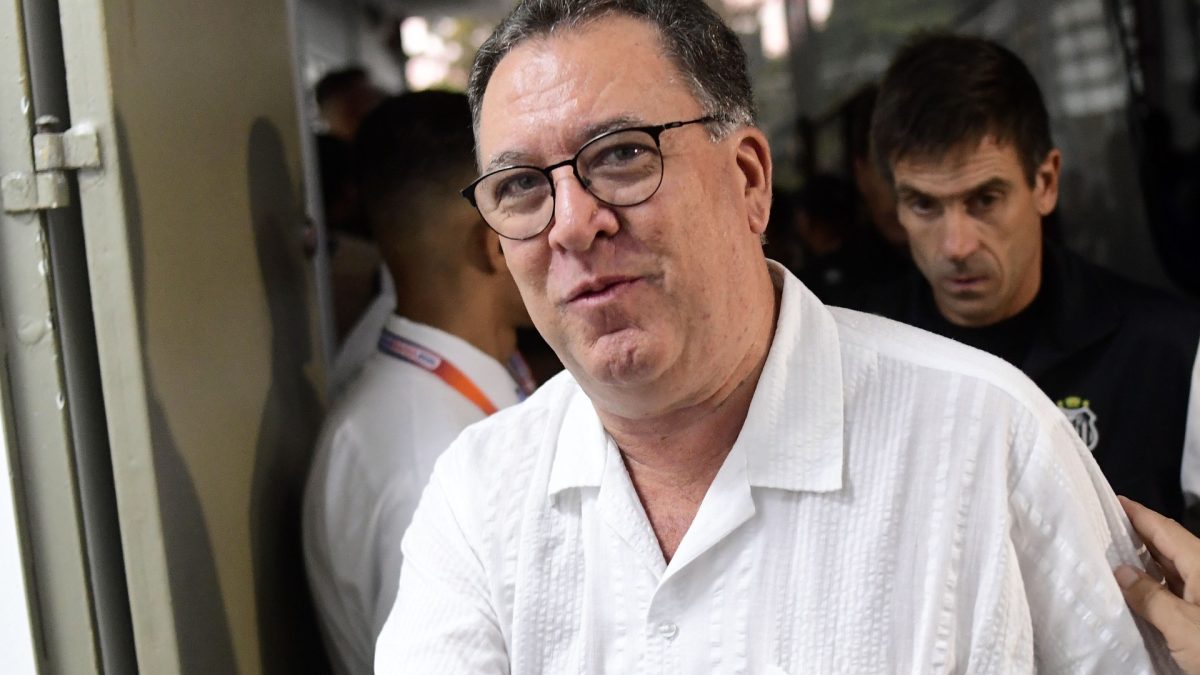 Teixeira minimiza lesão de Neymar e projeta reforços no Santos