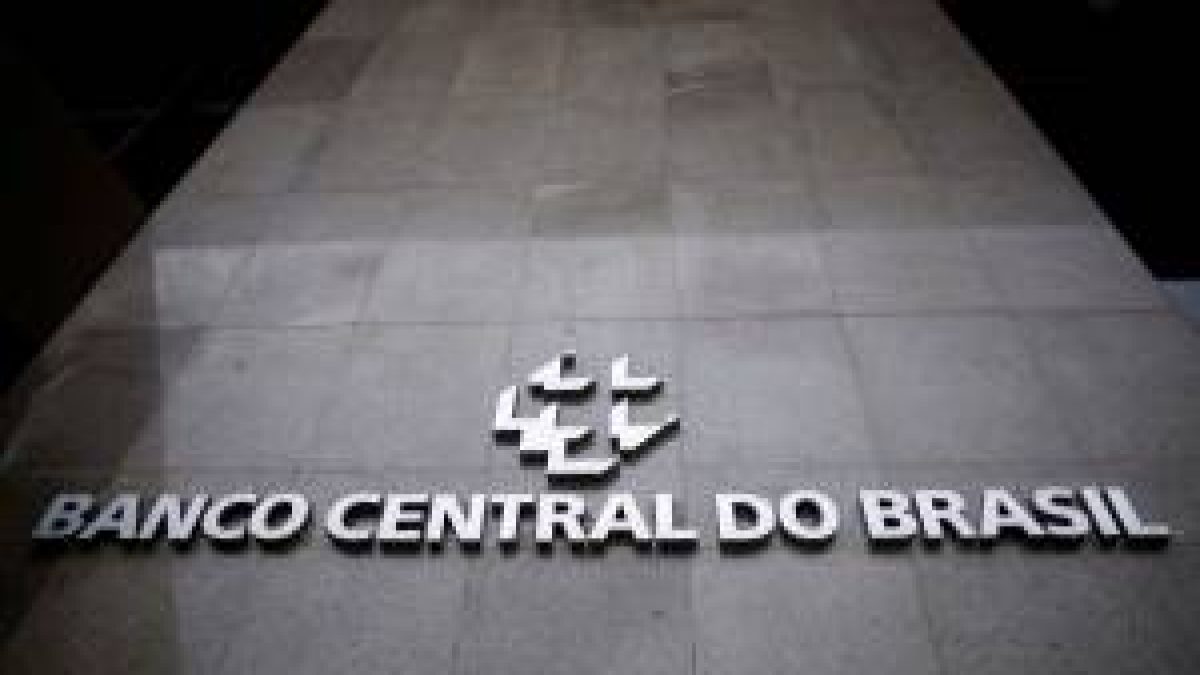 De olho no fiscal, BC priorizou economia a controle da inflação, avaliam economistas