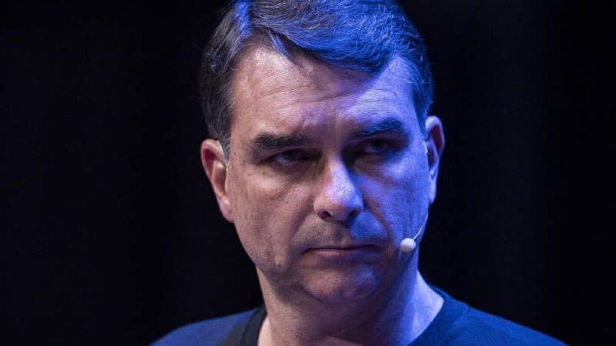 Flávio Bolsonaro nega ter humilhado Michelle e cobra união contra Lula