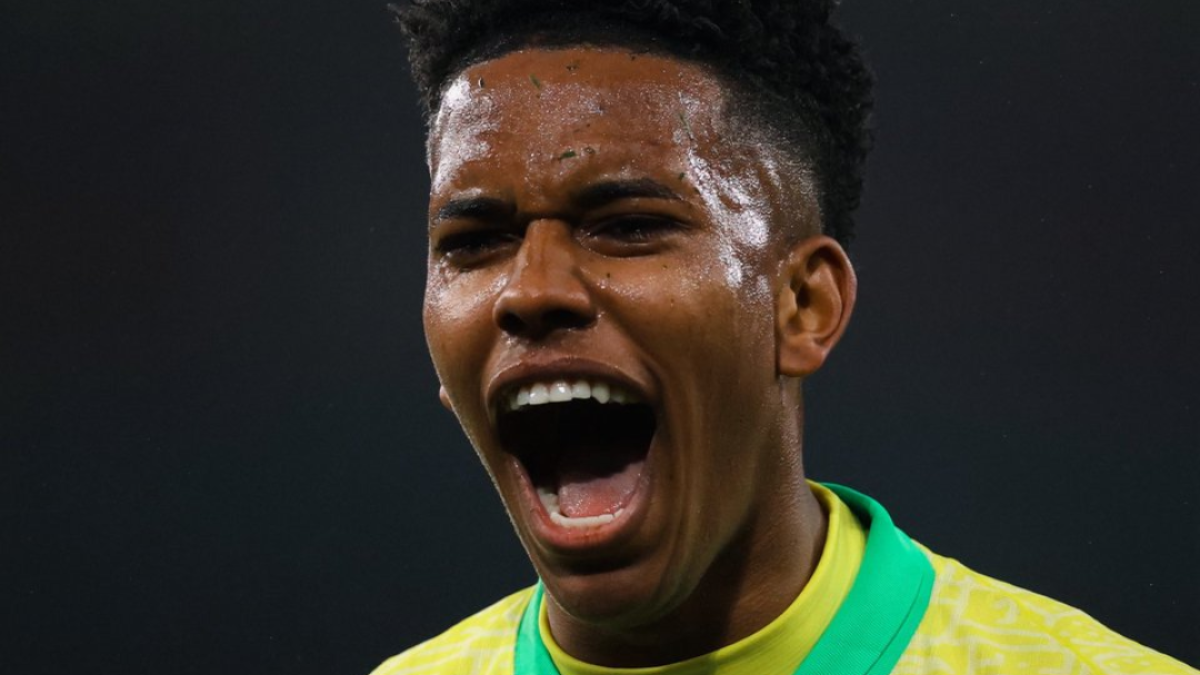 Estevão, do Chelsea, afirma estar recuperado de lesão e apto a jogar