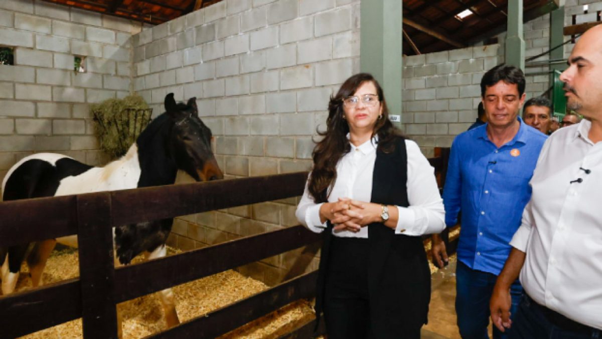 Governo de Minas entrega novo espaço de equoterapia em Ibirité e lança pedra fundamental da Casa do Autista