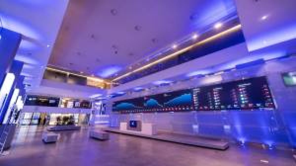 Ibovespa Futuro recua com Datafolha e cautela sobre negociações no Oriente Médio