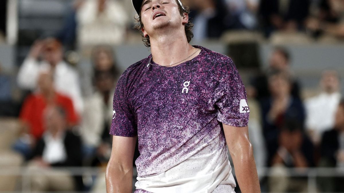 João Fonseca é eliminado por Mensik nas quartas de Roland Garros