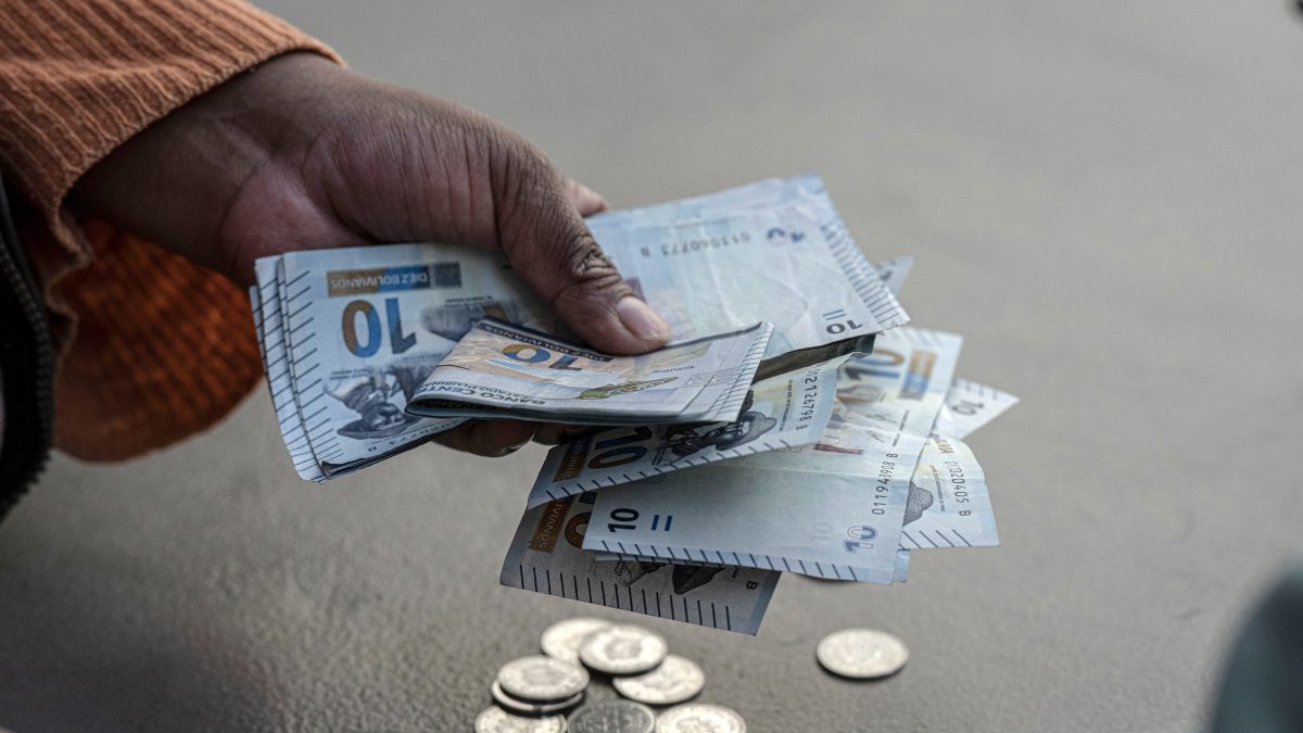 Bolívia enfrenta pior crise econômica em 40 anos com inflação de 20% e protestos