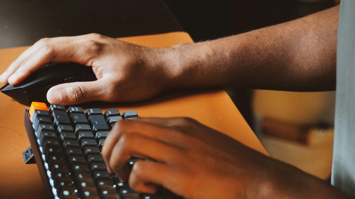 Apenas 21% dos brasileiros têm habilidades digitais básicas, aponta pesquisa