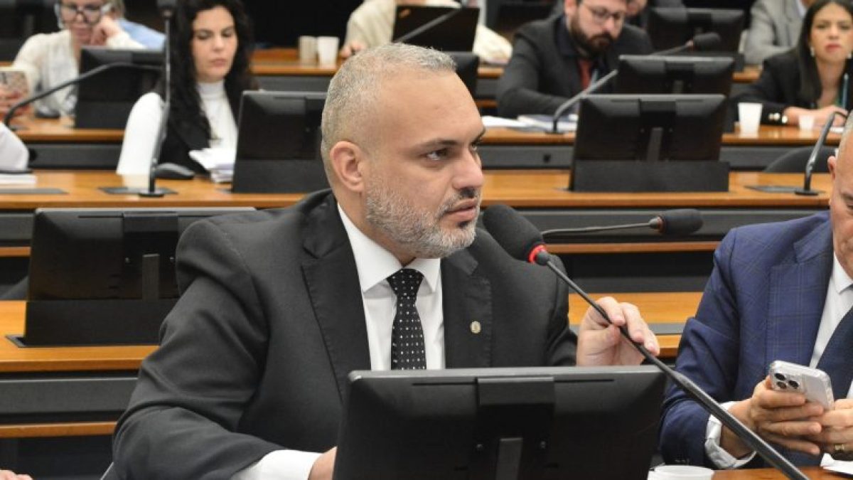 Projeto de lei limita saques em espécie a R$ 100 mil por mês para coibir lavagem de dinheiro
