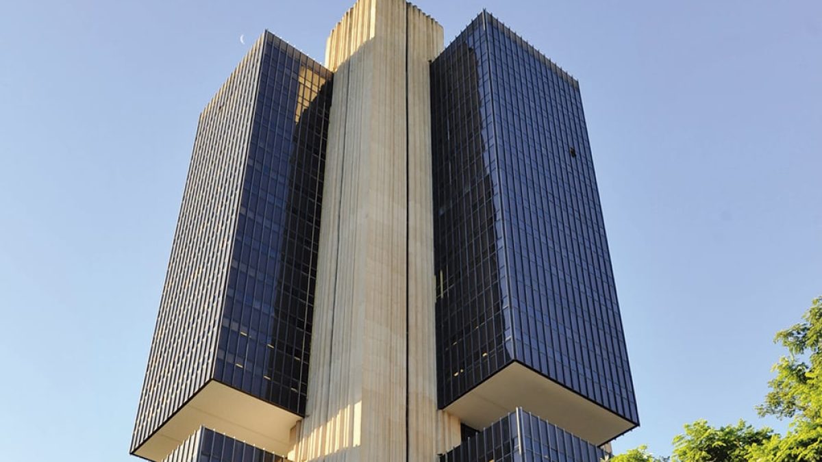 CCJ do Senado aprova PEC que amplia autonomia do Banco Central