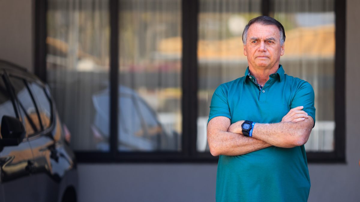 Bolsonaro depõe à polícia do DF nesta terça, na prisão domiciliar, sobre arma apreendida em blitz