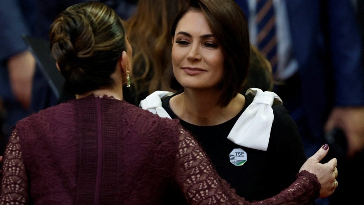 ‘Humilhação’: Michelle sobe o tom e expõe desavença com Flávio Bolsonaro