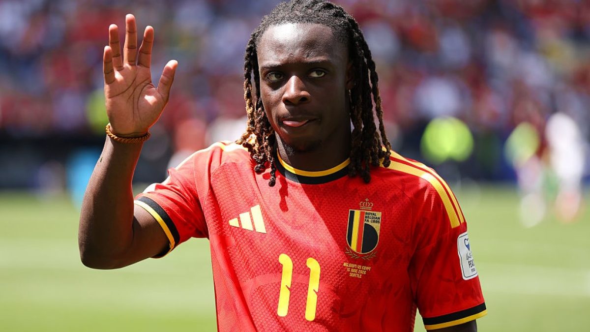 Por que o jogador Doku deixou a concentração da Bélgica para ir a Londres?