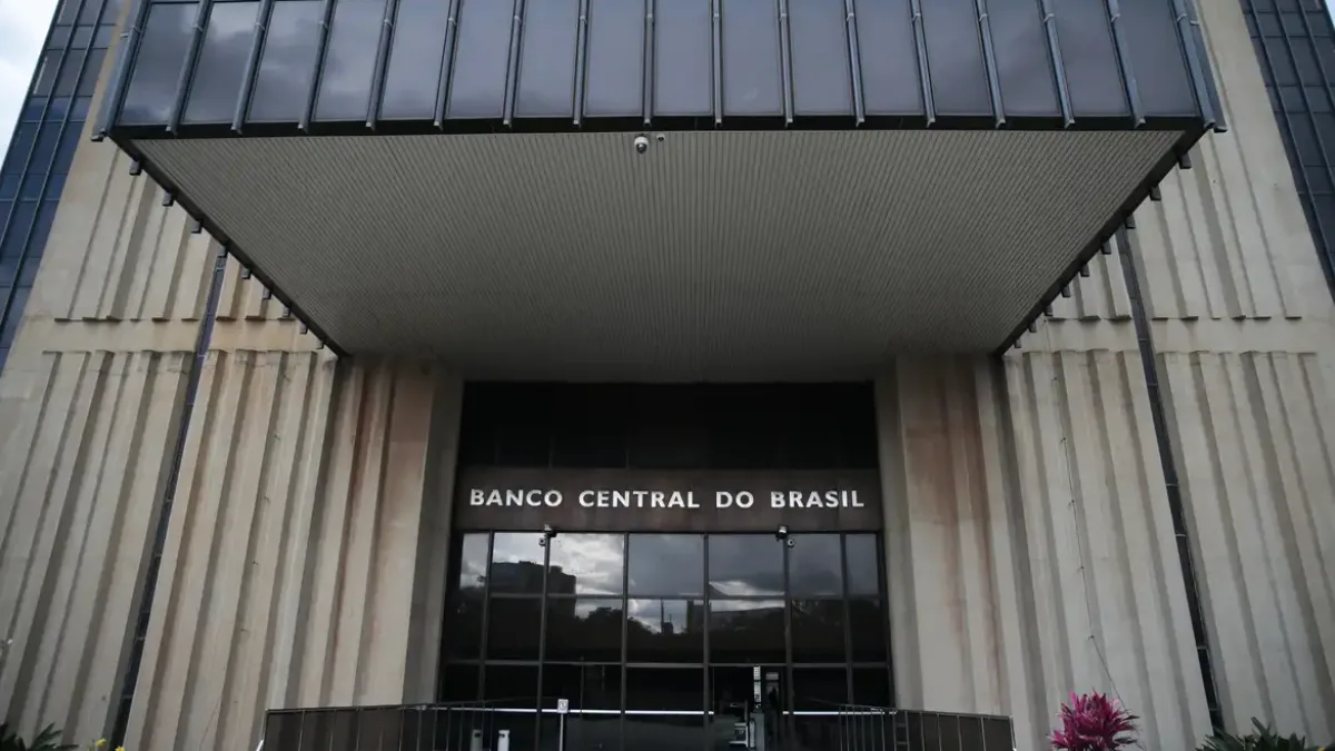 PEC no Senado facilita cooptação do Banco Central, dizem economistas