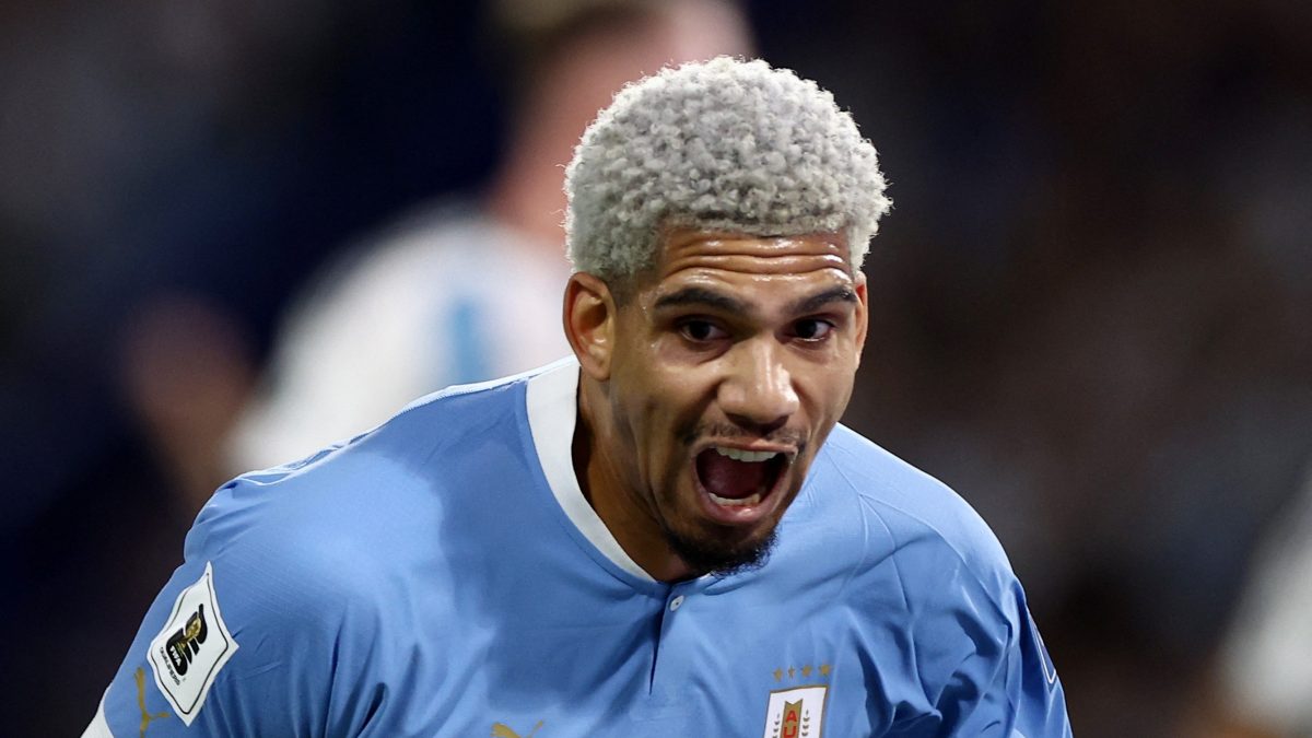 Zagueiro Ronald Araujo sofre lesão muscular e vira nova preocupação no Uruguai para a Copa