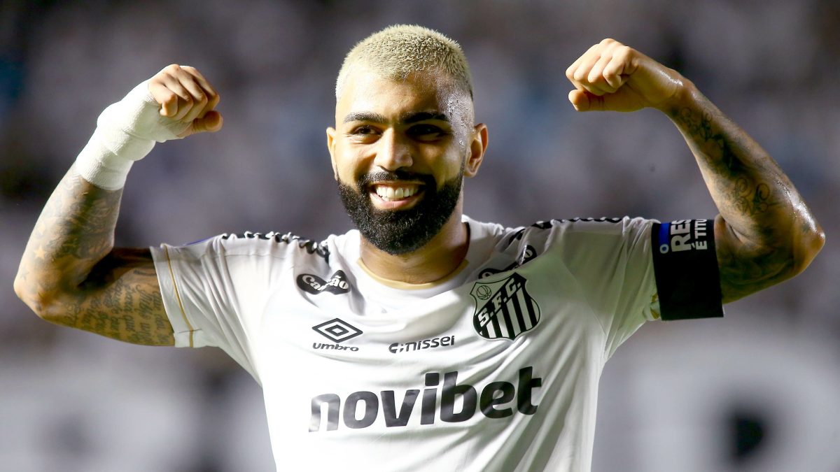 Gabigol supera 'crise do camisa 9' e se torna artilheiro do Santos no primeiro semestre