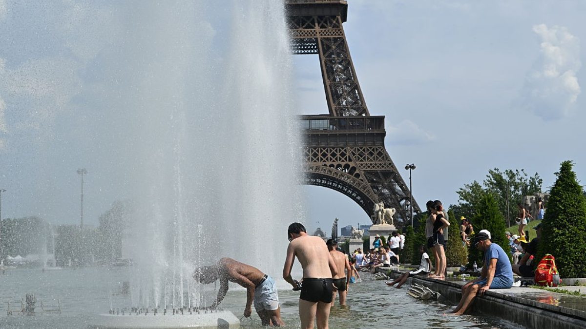Onda de calor em Paris gera proibição do consumo de álcool na cidade