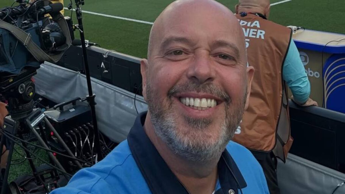 Jornalista Alex Escobar tranquiliza fãs após mal-estar ao vivo na Globo