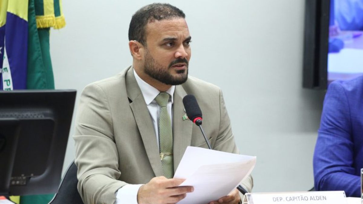 Comissão aprova proposta de porte de arma para corretores de imóveis