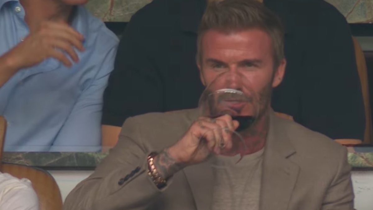Embaixador de marca de cerveja, David Beckham se rende a vinho em jogo do Brasil