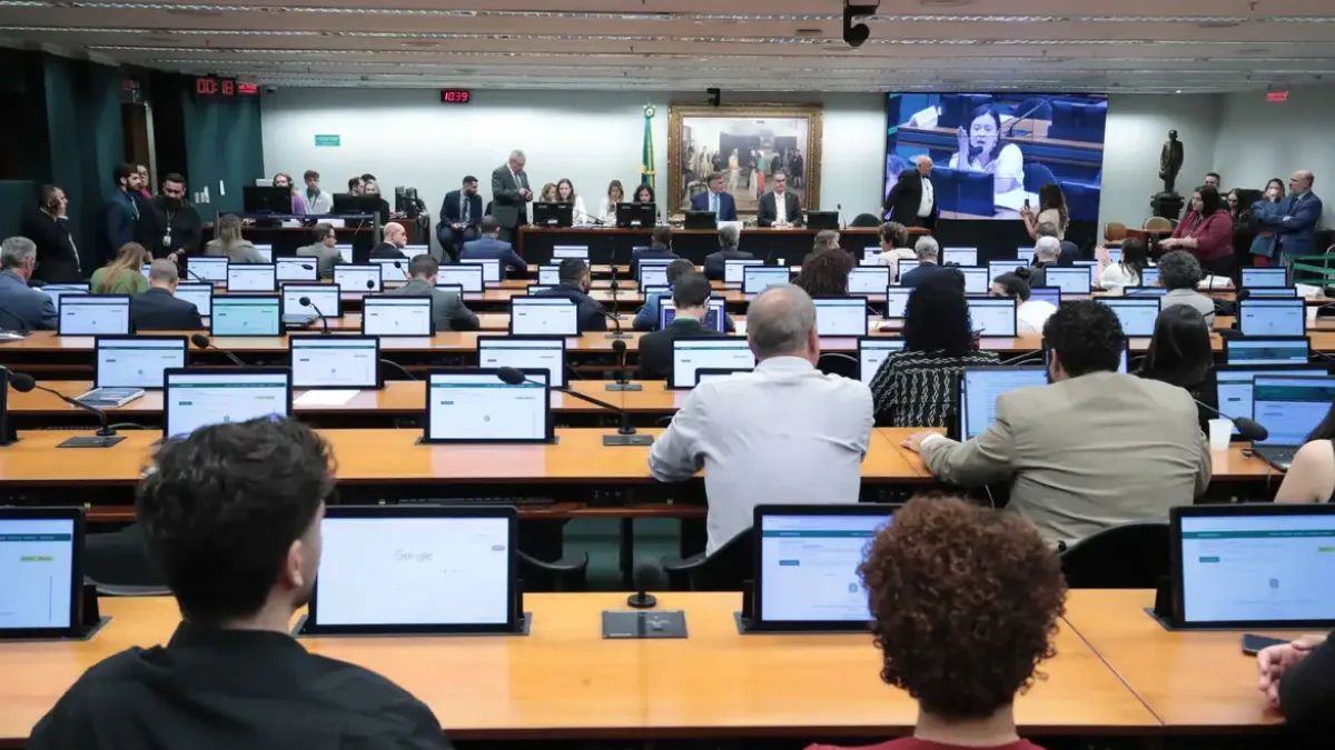CCJ aprova redução da maioridade penal para 16 anos; PEC segue tramitação