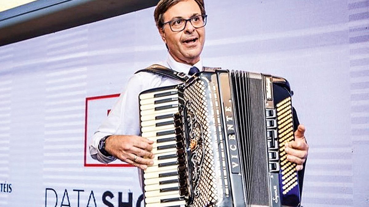 Sanfoneiro de Bolsonaro pede trégua na polarização no São João: ‘Esquece um pouquinho a política ‘