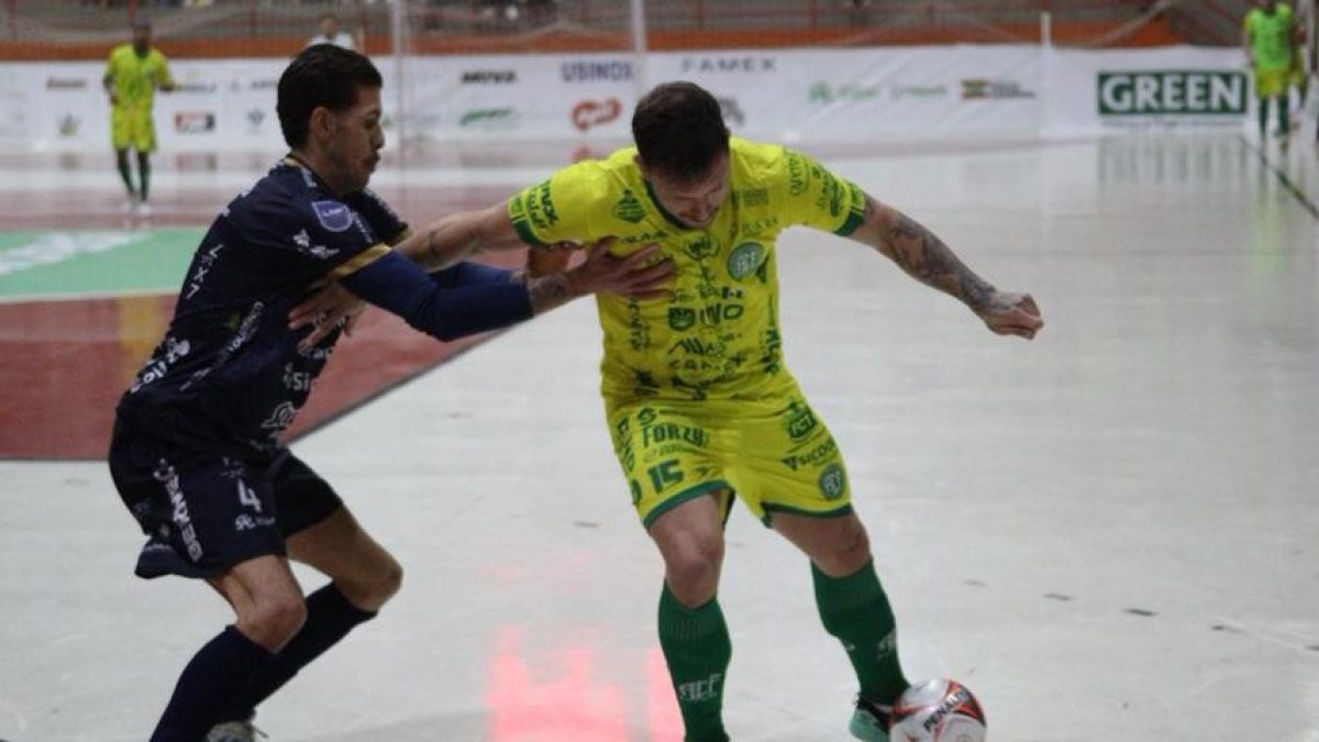 São Lourenço vence Chapecoense por 5 a 2 e embola briga pela liderança da Série Ouro