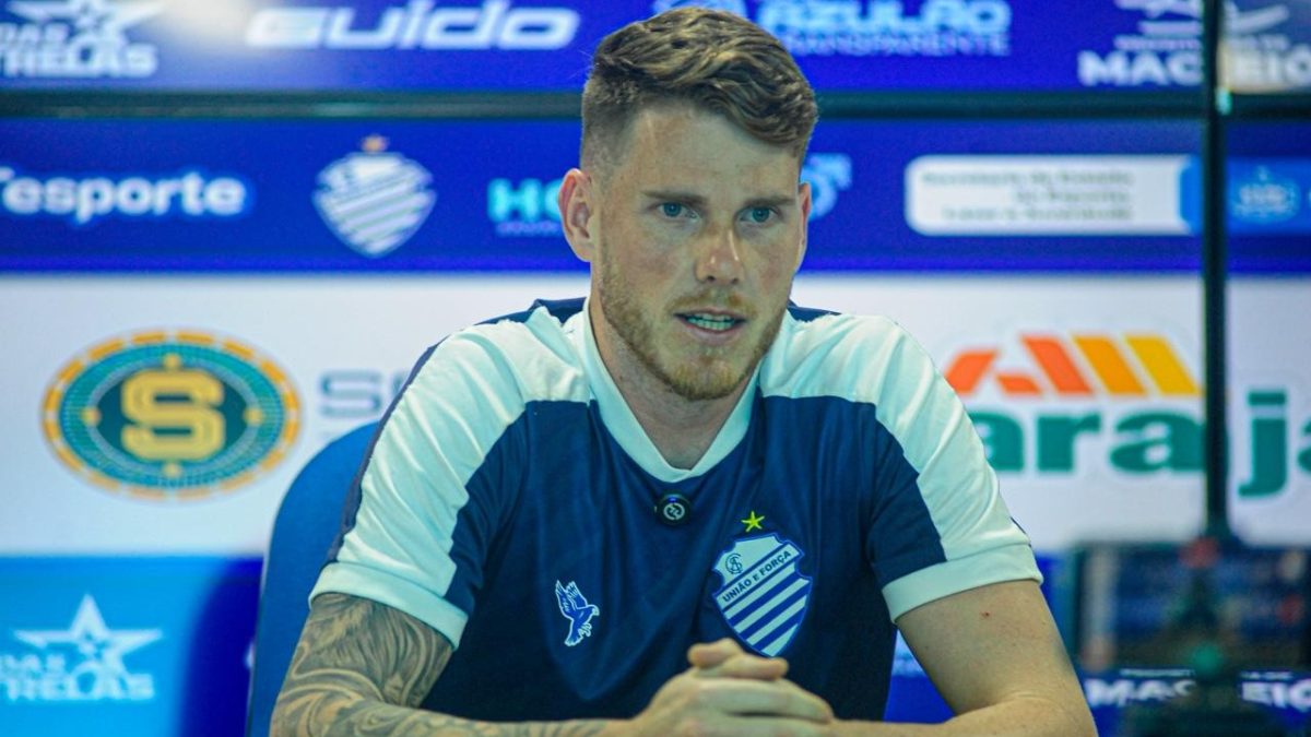 Cadê Wellerson? CSA explica ausência do goleiro no jogo em Lagarto