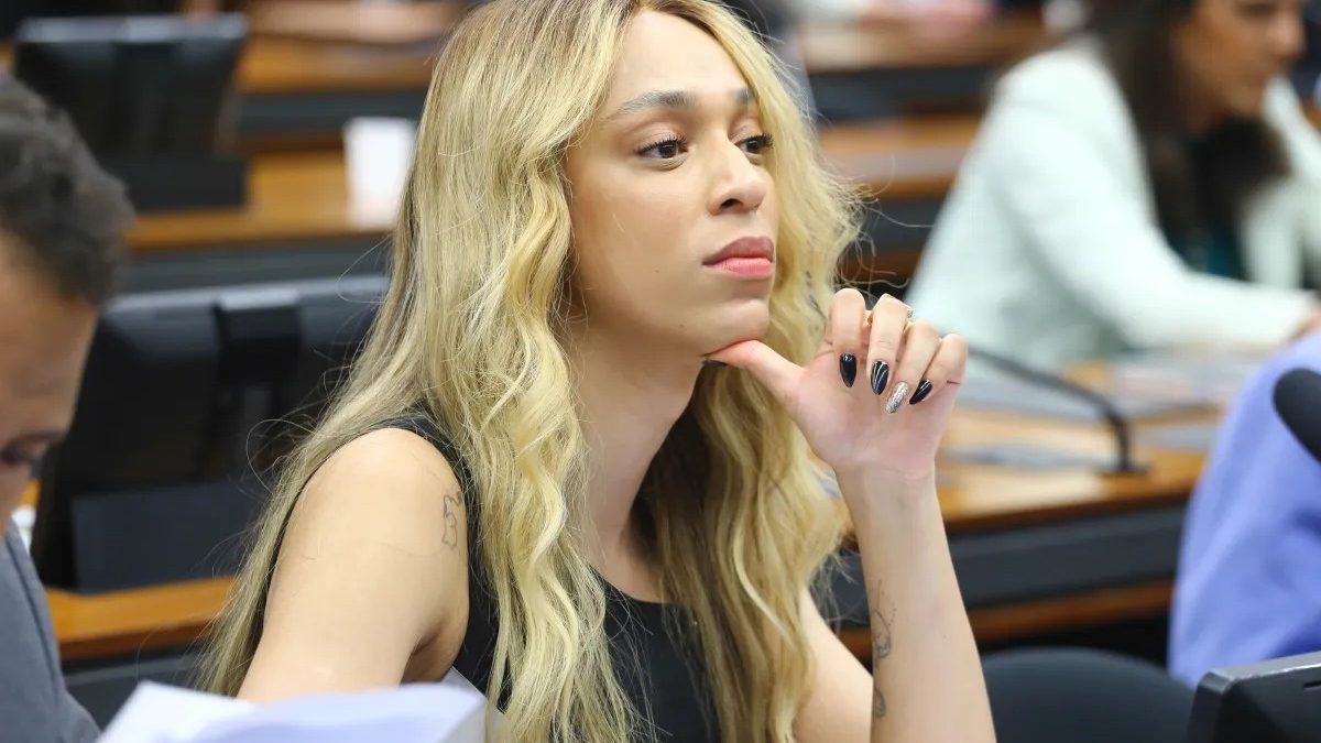 PSOL destina R$ 2,3 milhões para campanha de Erika Hilton; entenda