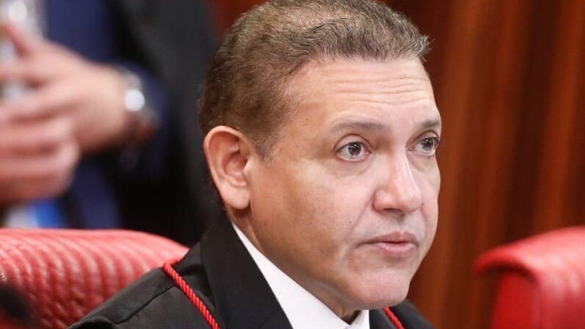 TSE suspende pesquisa eleitoral que apontava queda de Flávio