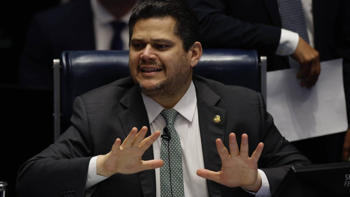 Alcolumbre impõe condições para PEC do fim da escala 6x1 e proposta pode ficar para após eleição
