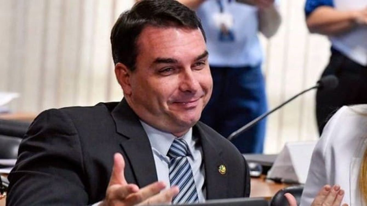 Flávio Bolsonaro é novamente blindado pelo TSE em nova decisão da Corte