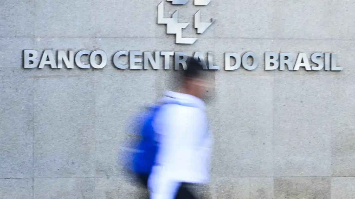 Copom define nova taxa Selic em meio a inflação elevada e incertezas no Oriente Médio