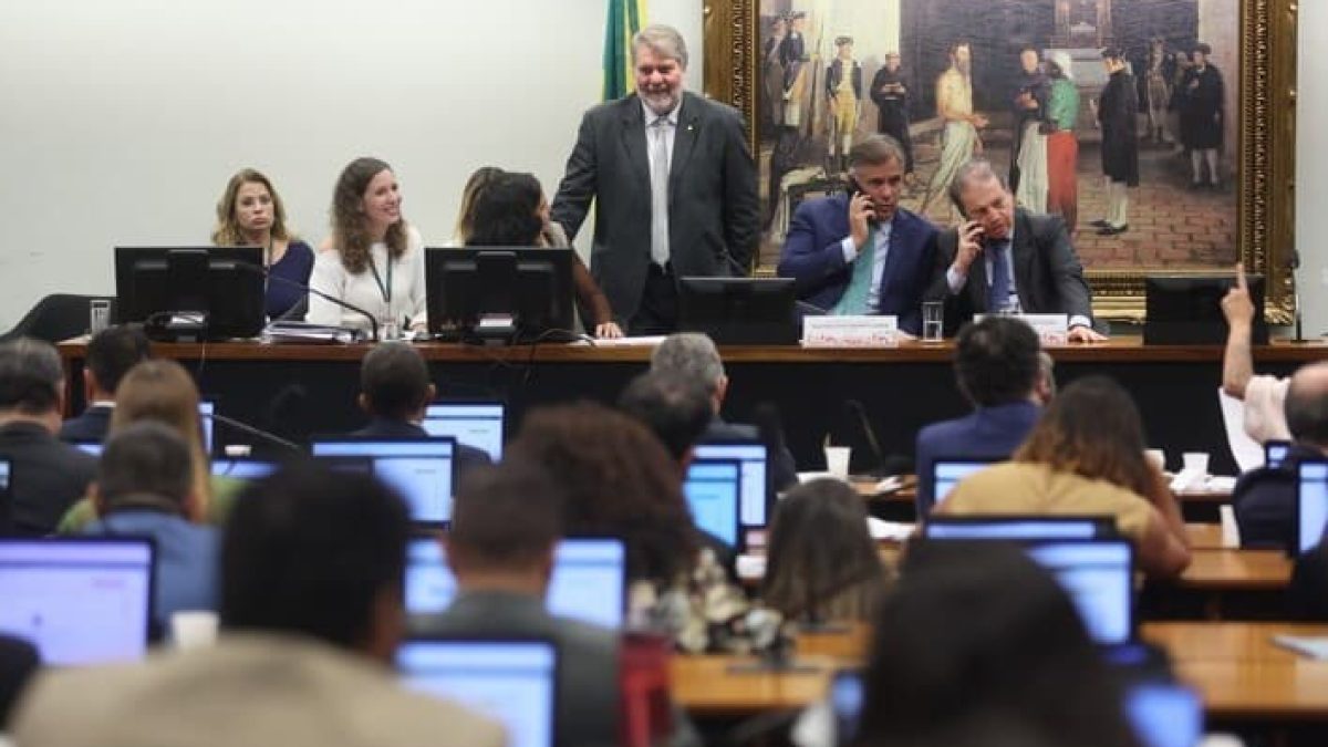 Comissão da Câmara aprova admissibilidade de redução da maioridade penal