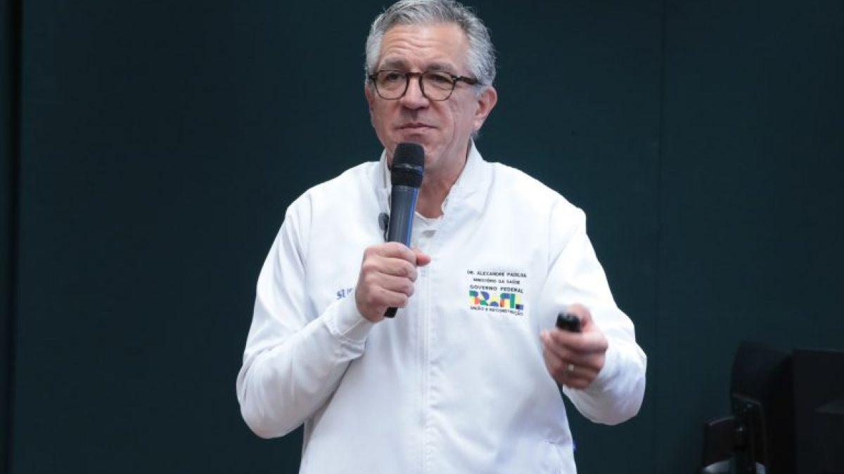Ministro anuncia recorde de cirurgias no SUS; deputado critica falta de transparência nas filas