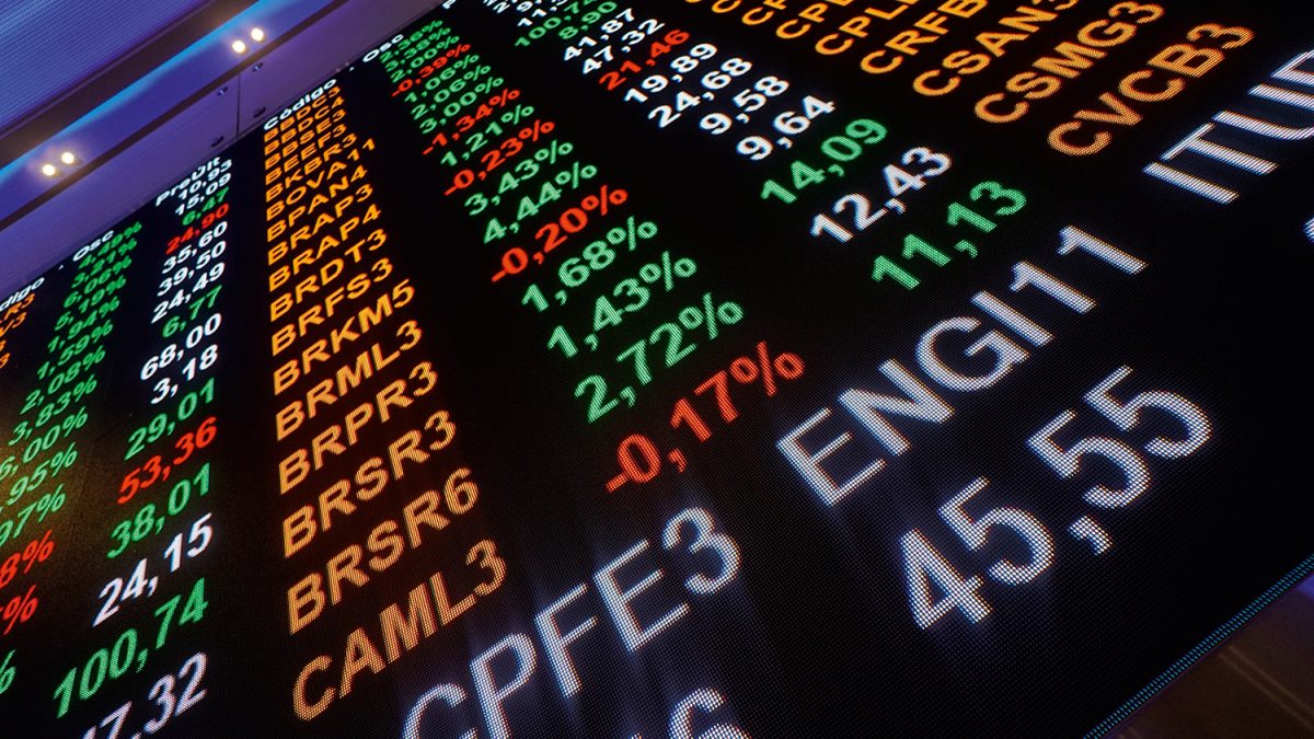 Ibovespa sobe com trégua geopolítica e foco em juros no Brasil