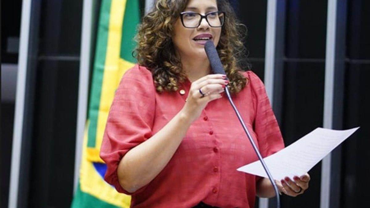 Câmara aprova projeto que garante até 14 dias de licença para pais cuidarem de filhos doentes