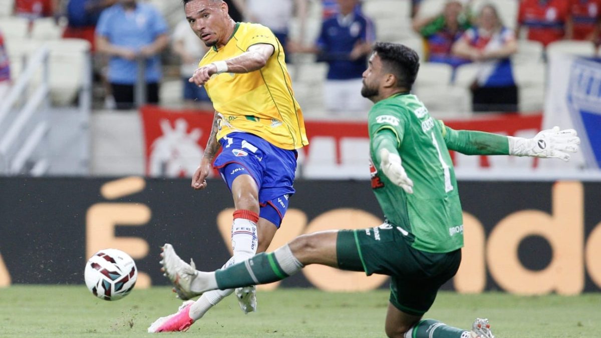 Com apenas um gol em 43 finalizações, Fortaleza mira reforços para ataque