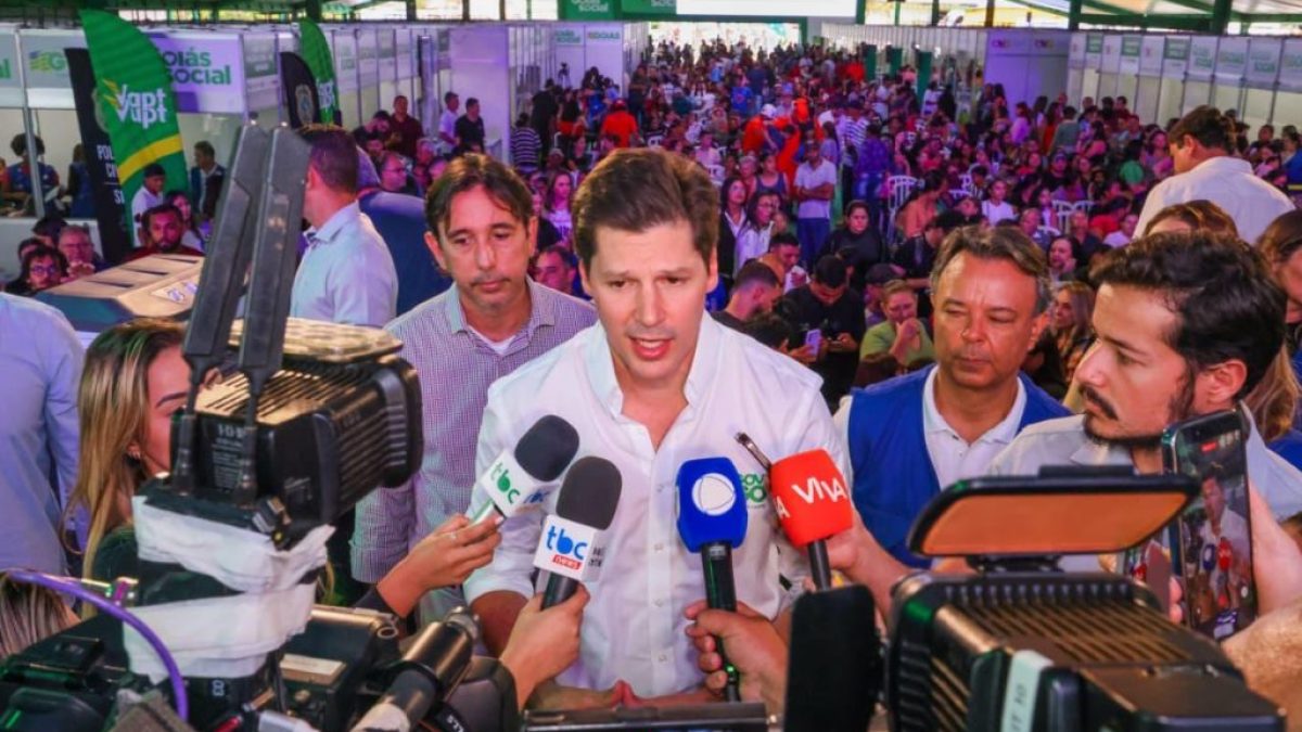Goiás Social chega a Anápolis com serviços gratuitos e entrega de 217 cartões do Mães de Goiás