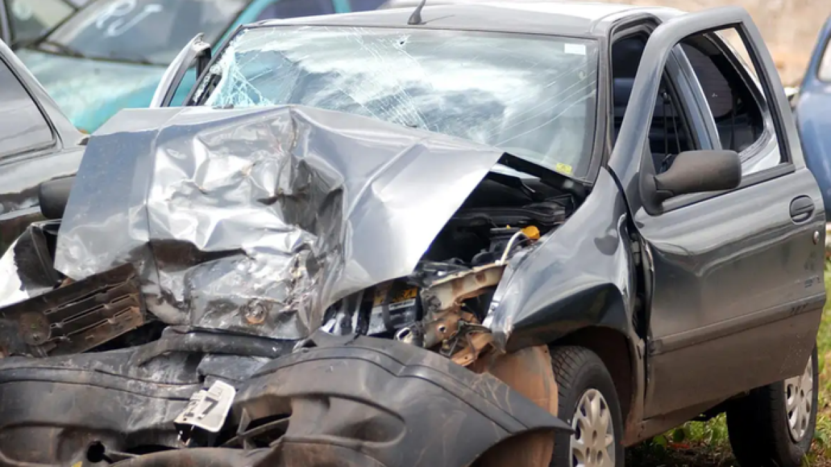 Estudo aponta que mulheres têm 60% mais risco de ferimentos graves em acidentes de carro