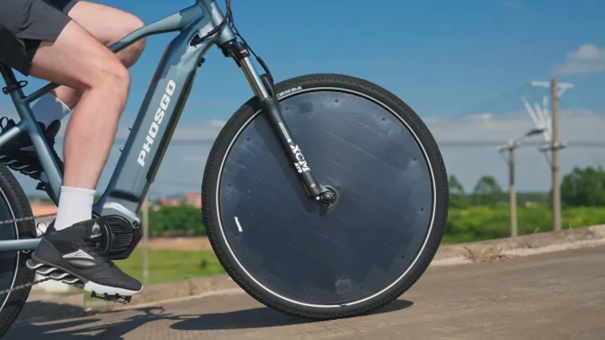 Bicicleta elétrica usa sol e IA, mas será que ela é eficiente?