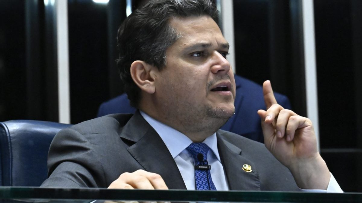 Alcolumbre sinaliza votação de PEC sobre aposentadoria de agentes de saúde com custo de R$ 69 bilhões