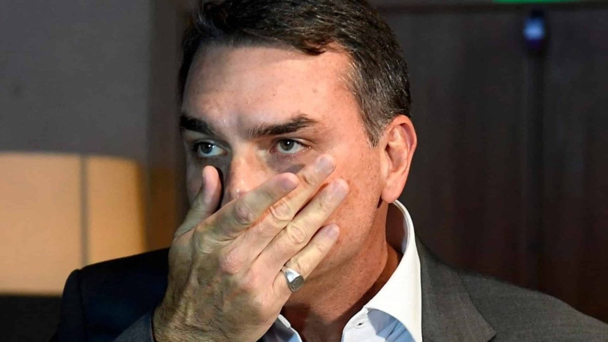 Constantino defende retirada da candidatura de Flávio Bolsonaro