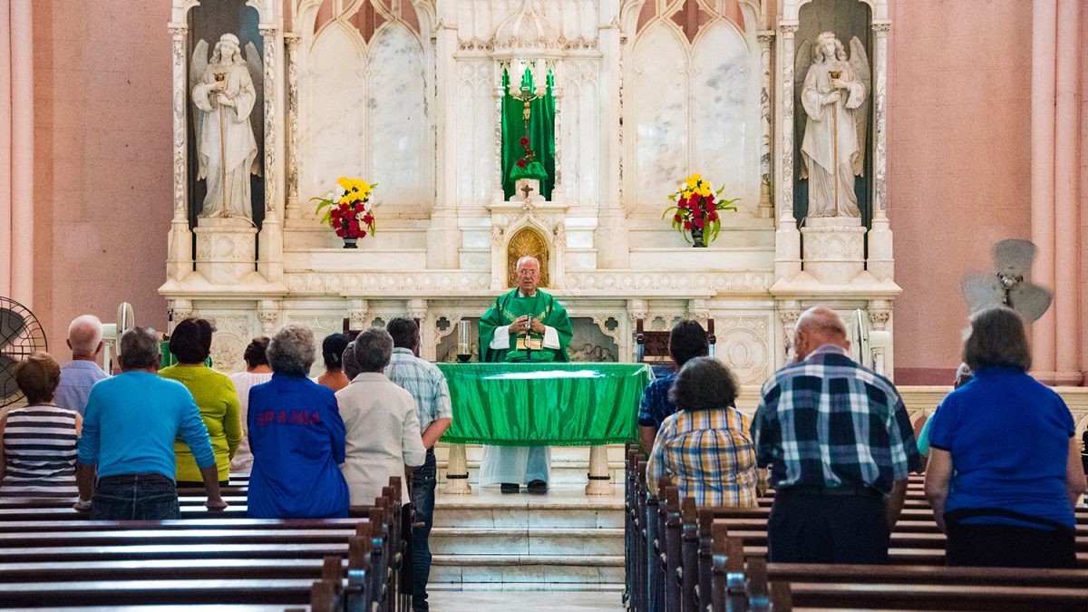 Vaticano rejeita pedido para que mulheres realizem sermões