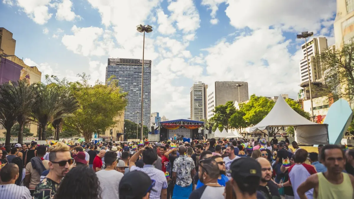 30ª Parada do Orgulho LGBT+ de São Paulo ocorre neste domingo na Avenida Paulista