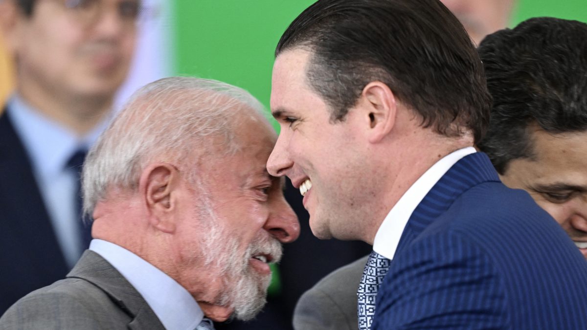 Governo joga para a plateia, muda de ideia e encampa projeto que eleva teto do MEI