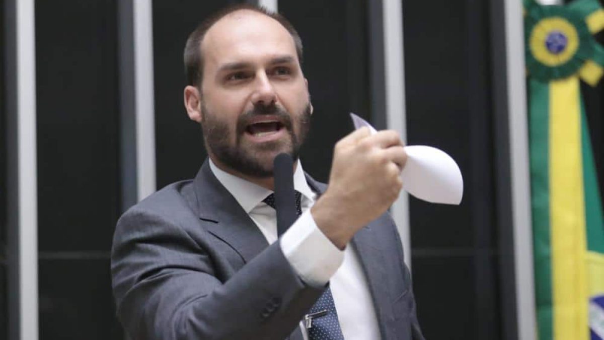 Lindbergh diz que Eduardo Bolsonaro pode pedir asilo para evitar prisão