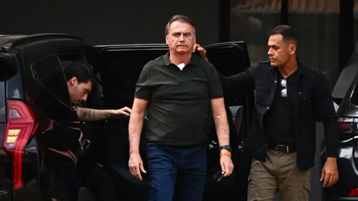Pistola de Bolsonaro apreendida com militar do GSI pode reabrir risco de prisão
