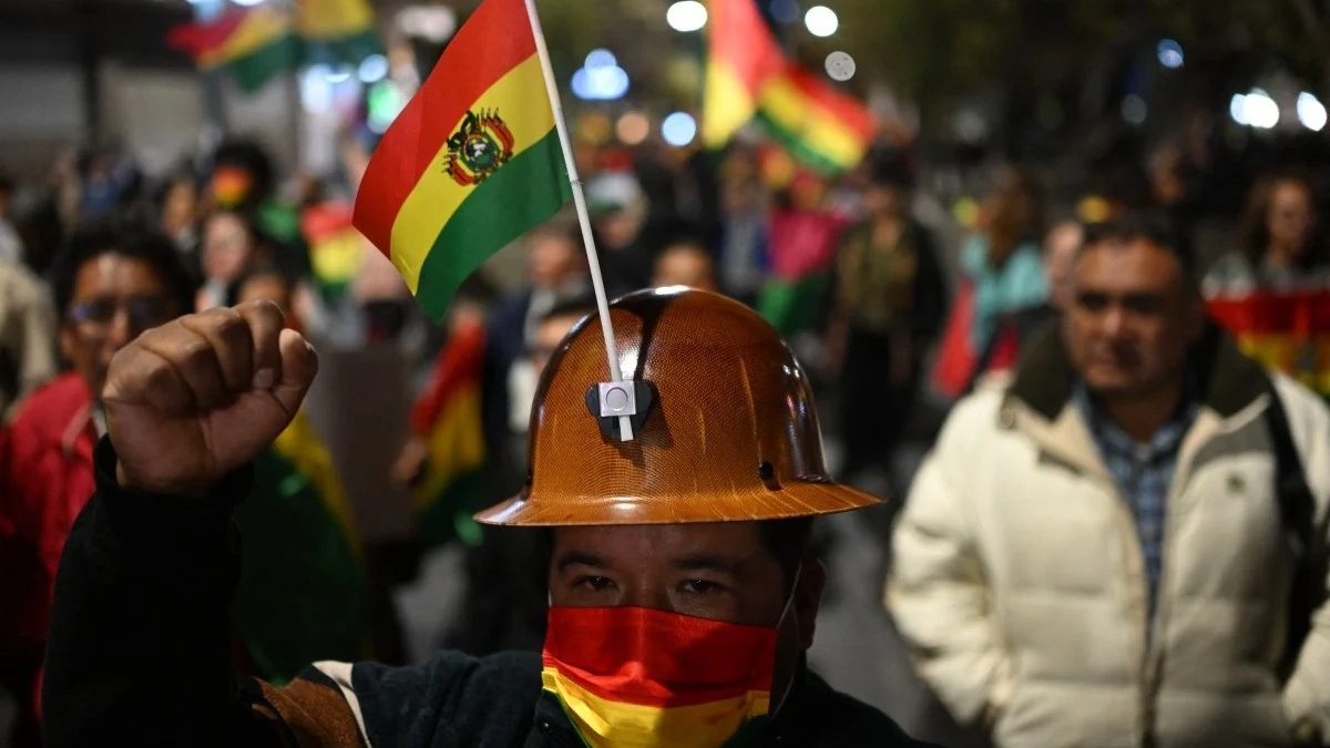 Bolívia: Congresso aprova lei para estado de exceção após 37 dias de protestos
